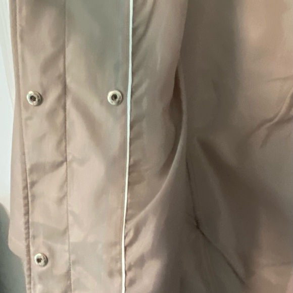 Woman’s rain coat. - Picture 7 of 9